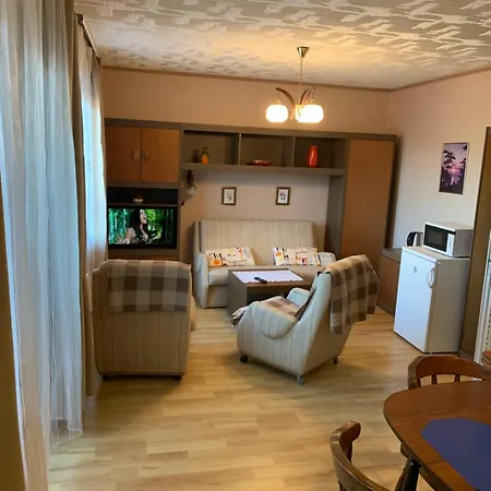 Affittacamere Gold Ribbon Family House