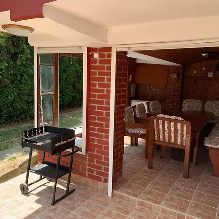 Gold Ribbon Family House Affittacamere 3*