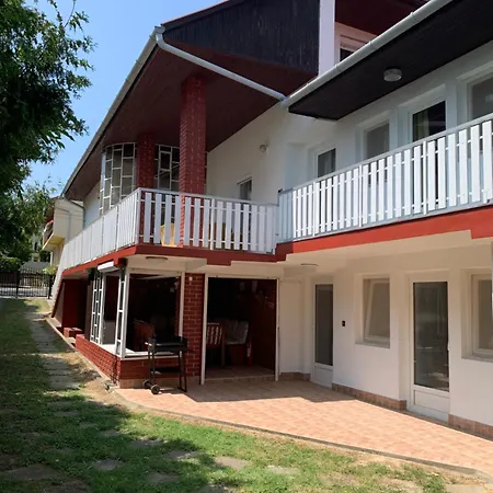 Gold Ribbon Family House Affittacamere 3*