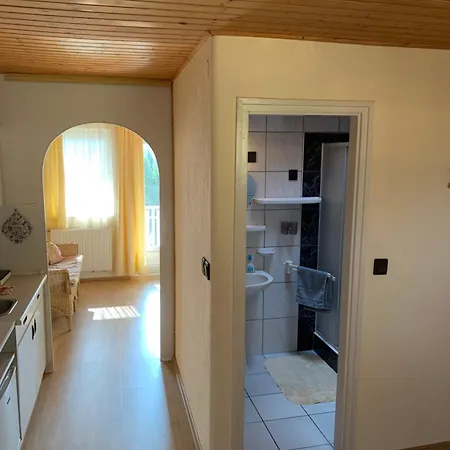 Gold Ribbon Family House Affittacamere 3*