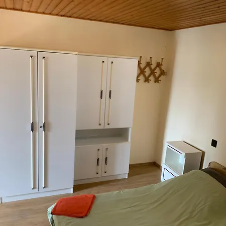 Gold Ribbon Family House Affittacamere 3*
