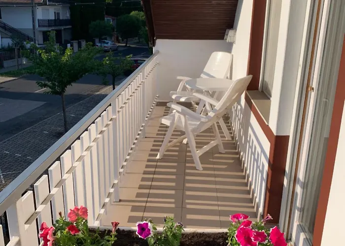 Πανσιόν Gold Ribbon Family House 3*